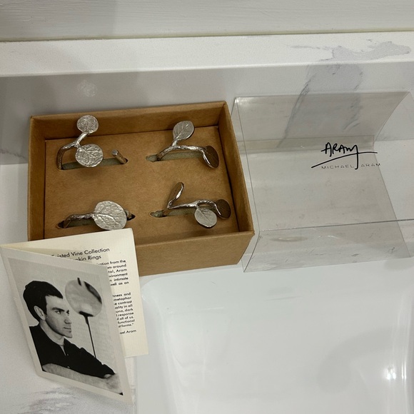 Michael Aram Forging New Traditions Botanical Leaf 4 Napkin Rings - Picture 4 of 4